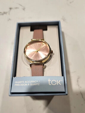 tck Analog Quartz Watch in Pink & Gold Like New